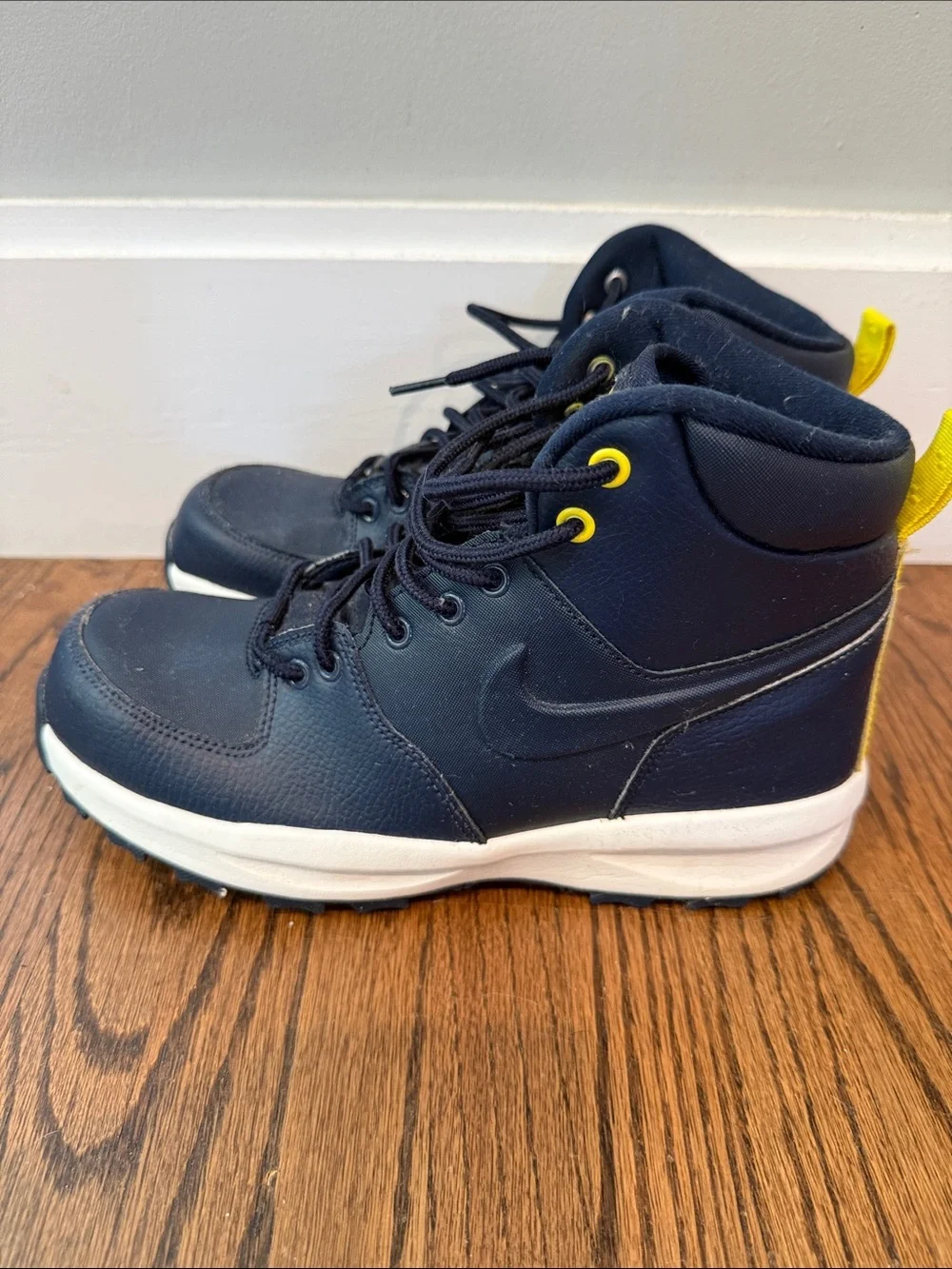 Nike Manoa LTR Big Kids'Navy High-Top Boots with Yellow Pull Tabs- size 7